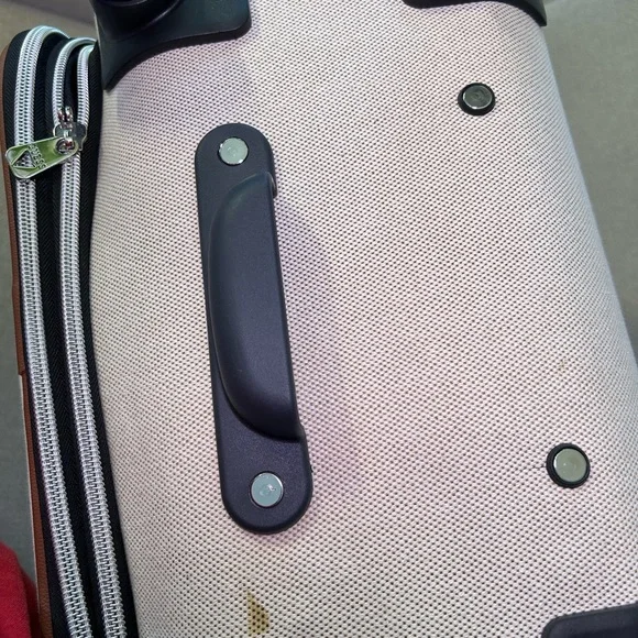 Guess Luggage - Picture 7 of 10